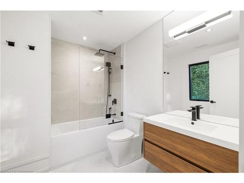 109 Reding Road, Ancaster, ON - Indoor Photo Showing Bathroom