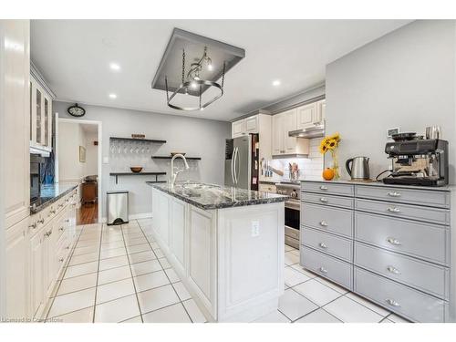 1230 Appleford Lane, Burlington, ON - Indoor Photo Showing Kitchen With Upgraded Kitchen