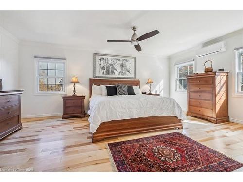 1230 Appleford Lane, Burlington, ON - Indoor Photo Showing Bedroom