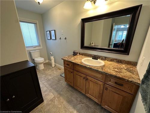 15 Ross Avenue N, Simcoe, ON - Indoor Photo Showing Bathroom