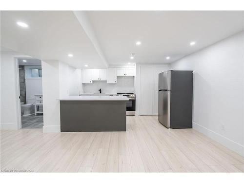 232 Rosemary Lane, Hamilton, ON - Indoor Photo Showing Kitchen