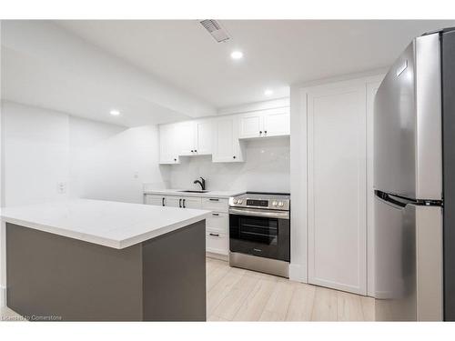 232 Rosemary Lane, Hamilton, ON - Indoor Photo Showing Kitchen