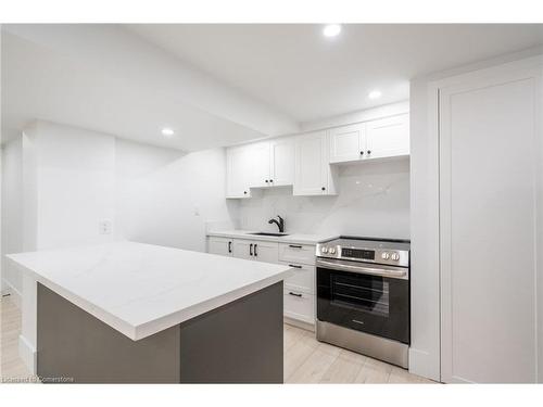 232 Rosemary Lane, Hamilton, ON - Indoor Photo Showing Kitchen