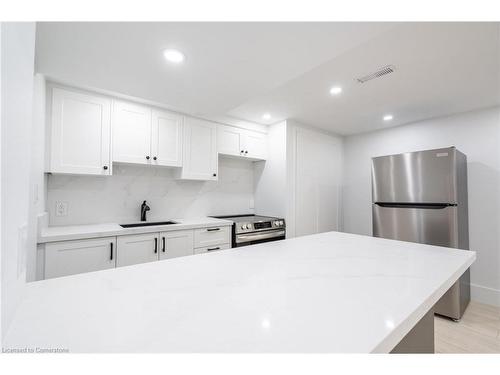 232 Rosemary Lane, Hamilton, ON - Indoor Photo Showing Kitchen