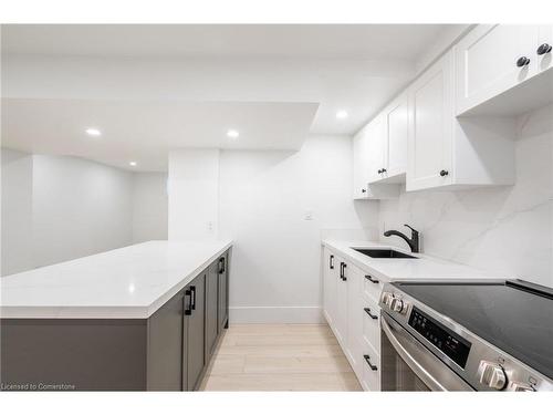 232 Rosemary Lane, Hamilton, ON - Indoor Photo Showing Kitchen