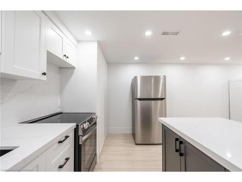 232 Rosemary Lane, Hamilton, ON - Indoor Photo Showing Kitchen