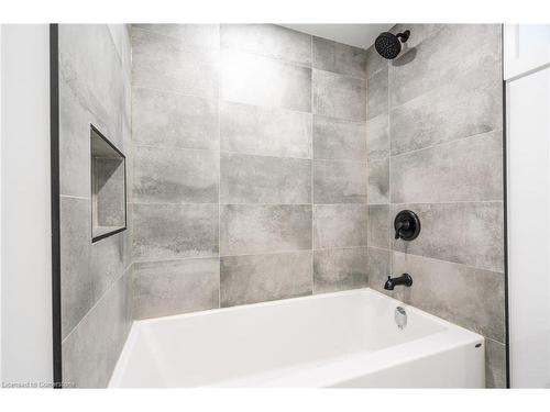 232 Rosemary Lane, Hamilton, ON - Indoor Photo Showing Bathroom