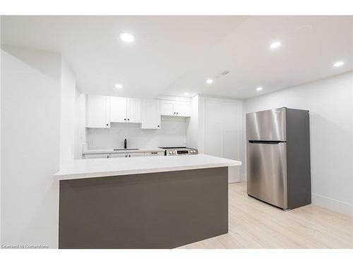 232 Rosemary Lane, Hamilton, ON - Indoor Photo Showing Kitchen