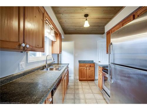 268 Orkney Street W, Caledonia, ON - Indoor Photo Showing Kitchen With Double Sink