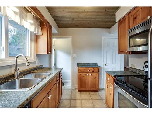 268 Orkney Street W, Caledonia, ON - Indoor Photo Showing Kitchen With Double Sink