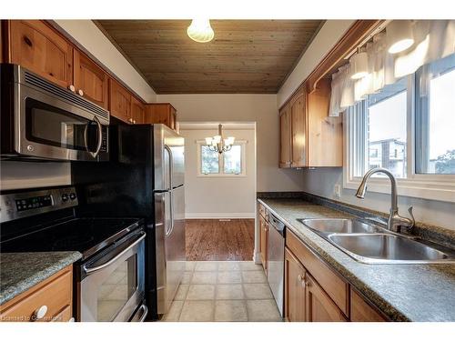 268 Orkney Street W, Caledonia, ON - Indoor Photo Showing Kitchen With Double Sink