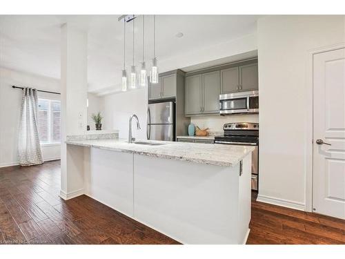 37-541 Winston Road, Grimsby, ON - Indoor Photo Showing Kitchen With Upgraded Kitchen