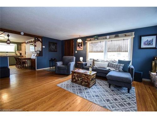 2406 North Shore Drive, Lowbanks, ON - Indoor Photo Showing Living Room