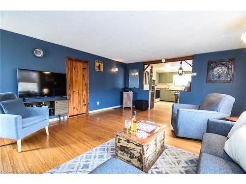 2406 North Shore Drive, Lowbanks, ON - Indoor Photo Showing Living Room