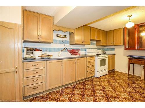 171 Britannia Avenue, Hamilton, ON - Indoor Photo Showing Kitchen