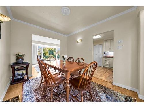 11 Centennial Drive, Grimsby, ON - Indoor Photo Showing Dining Room