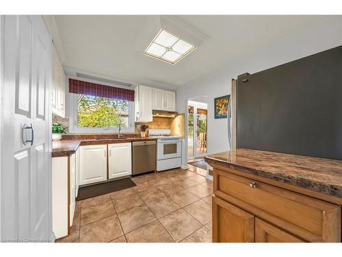 11 Centennial Drive, Grimsby, ON - Indoor Photo Showing Kitchen