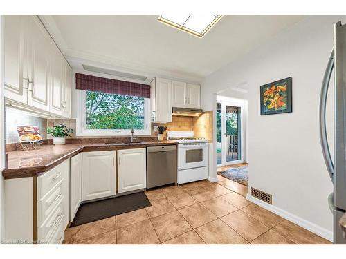 11 Centennial Drive, Grimsby, ON - Indoor Photo Showing Kitchen