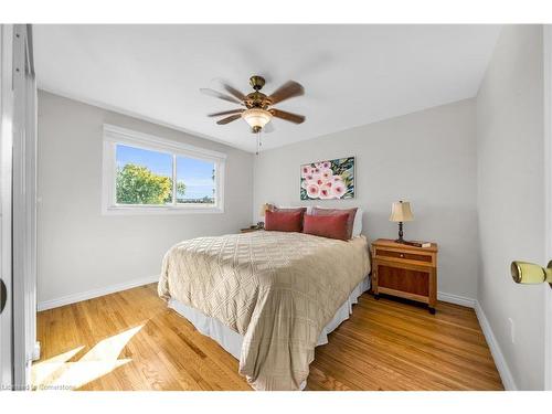 11 Centennial Drive, Grimsby, ON - Indoor Photo Showing Bedroom