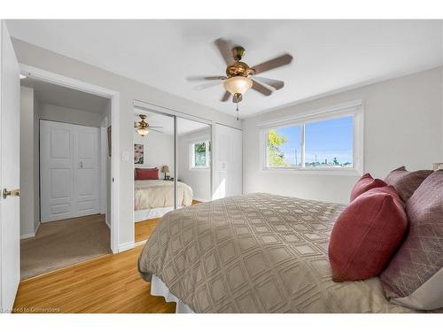 11 Centennial Drive, Grimsby, ON - Indoor Photo Showing Bedroom