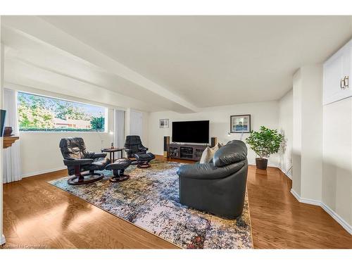 11 Centennial Drive, Grimsby, ON - Indoor Photo Showing Living Room