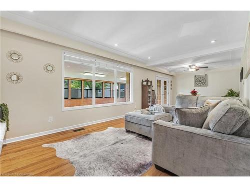 333 Golf Club Road, Hamilton, ON - Indoor Photo Showing Living Room