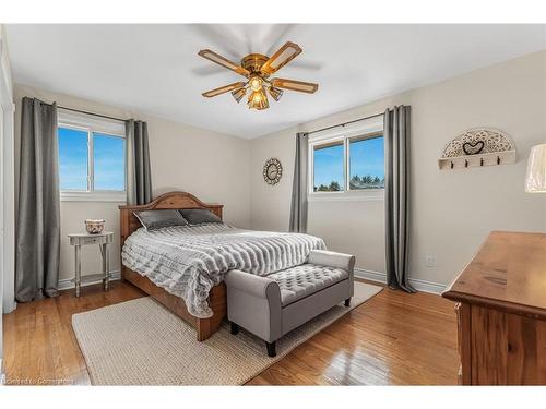 333 Golf Club Road, Hamilton, ON - Indoor Photo Showing Bedroom