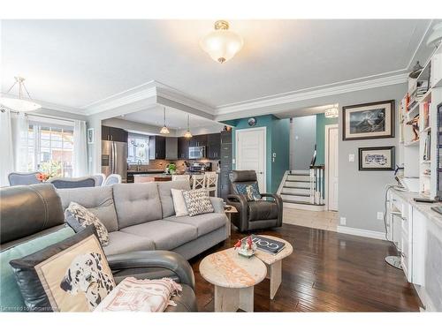 8 Woodcrest Drive, Grimsby, ON - Indoor Photo Showing Living Room