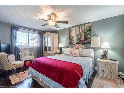 8 Woodcrest Drive, Grimsby, ON - Indoor Photo Showing Bedroom