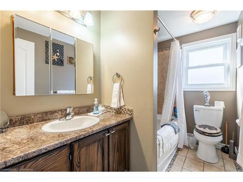 8 Woodcrest Drive, Grimsby, ON - Indoor Photo Showing Bathroom