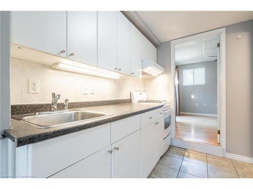 8 Woodcrest Drive, Grimsby, ON - Indoor Photo Showing Kitchen