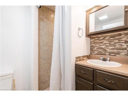 8 Woodcrest Drive, Grimsby, ON - Indoor Photo Showing Bathroom