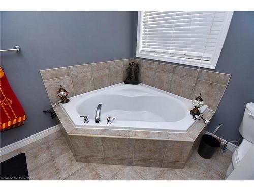 30 Newlove Street, Hamilton, ON - Indoor Photo Showing Bathroom