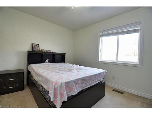 30 Newlove Street, Hamilton, ON - Indoor Photo Showing Bedroom