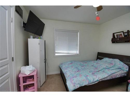 30 Newlove Street, Hamilton, ON - Indoor Photo Showing Bedroom