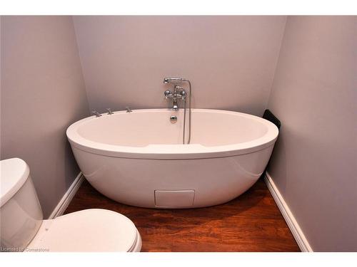 30 Newlove Street, Hamilton, ON - Indoor Photo Showing Bathroom