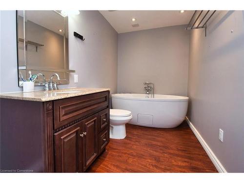 30 Newlove Street, Hamilton, ON - Indoor Photo Showing Bathroom