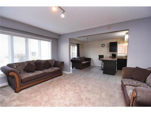 30 Newlove Street, Hamilton, ON - Indoor Photo Showing Living Room