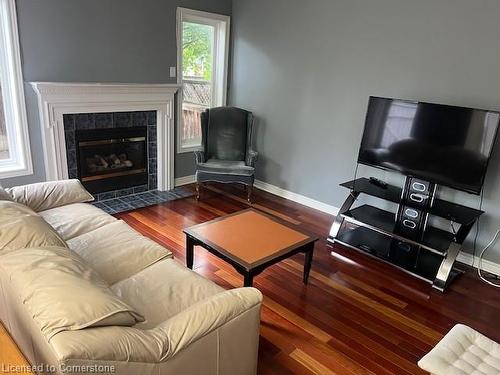 20 Stevens Drive, Niagara-On-The-Lake, ON - Indoor Photo Showing Living Room With Fireplace