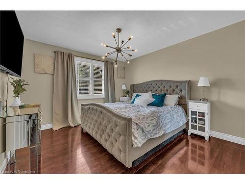 14 Par Place, Hamilton, ON - Indoor Photo Showing Bedroom