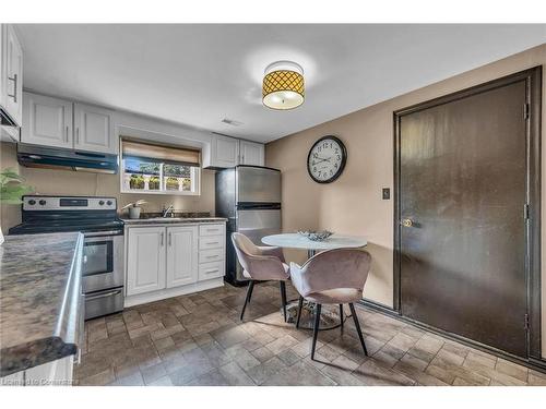 14 Par Place, Hamilton, ON - Indoor Photo Showing Kitchen