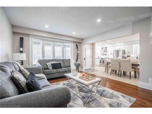 1149 Mohawk Road E, Hamilton, ON - Indoor Photo Showing Living Room