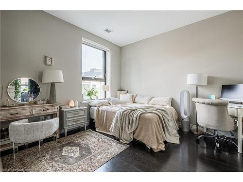 301-112 King Street E, Hamilton, ON - Indoor Photo Showing Bedroom