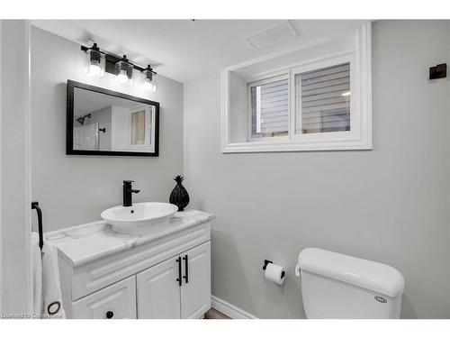 65 London Street S, Hamilton, ON - Indoor Photo Showing Bathroom