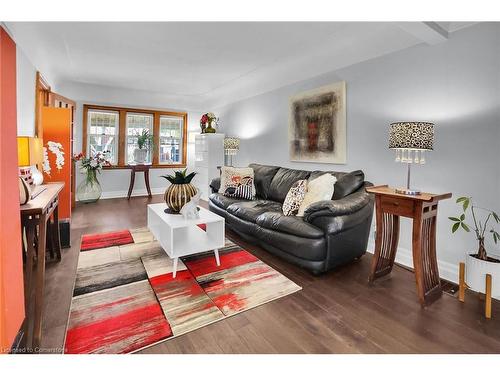 65 London Street S, Hamilton, ON - Indoor Photo Showing Living Room