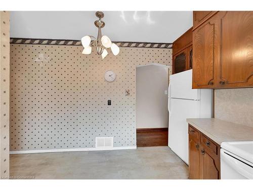 63 Fernwood Crescent, Hamilton, ON - Indoor Photo Showing Kitchen