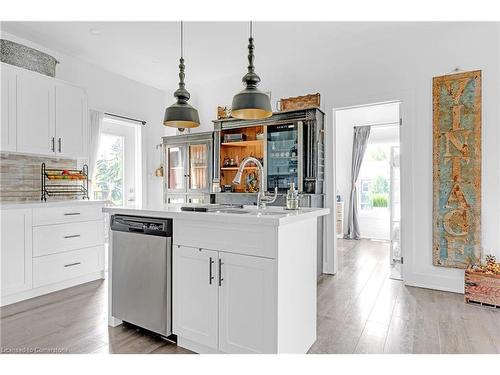 211-3710 Main Street, Niagara Falls, ON - Indoor Photo Showing Kitchen