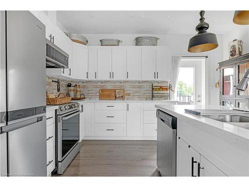 211-3710 Main Street, Niagara Falls, ON - Indoor Photo Showing Kitchen