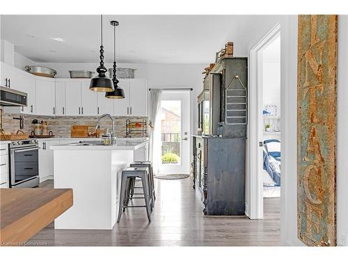 211-3710 Main Street, Niagara Falls, ON - Indoor Photo Showing Kitchen