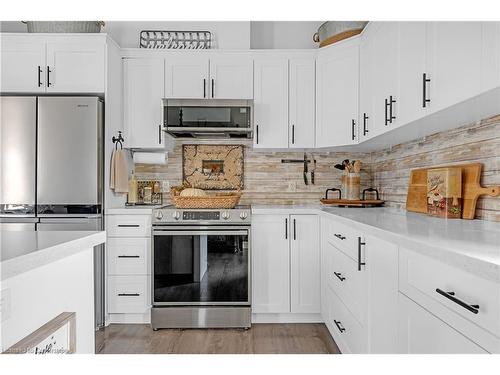 211-3710 Main Street, Niagara Falls, ON - Indoor Photo Showing Kitchen With Upgraded Kitchen